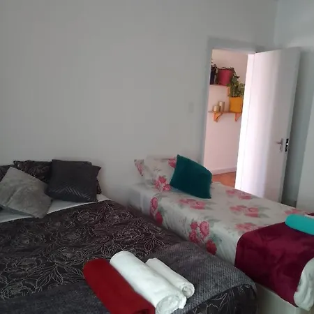 Lrn Brackenfell Homestay Cidade Do Cabo Exterior foto